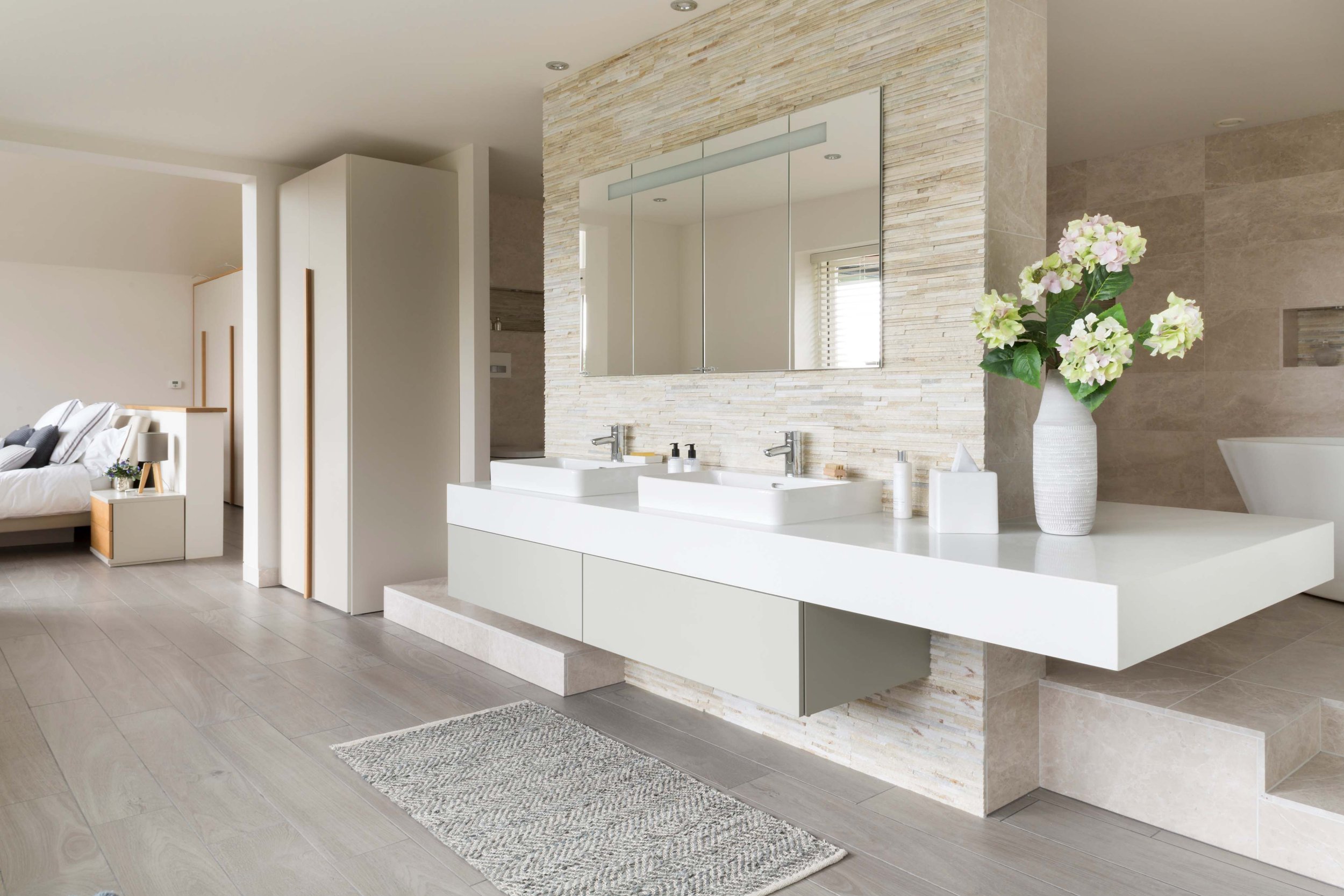 open-plan-ensuite-with-neutral-tiles